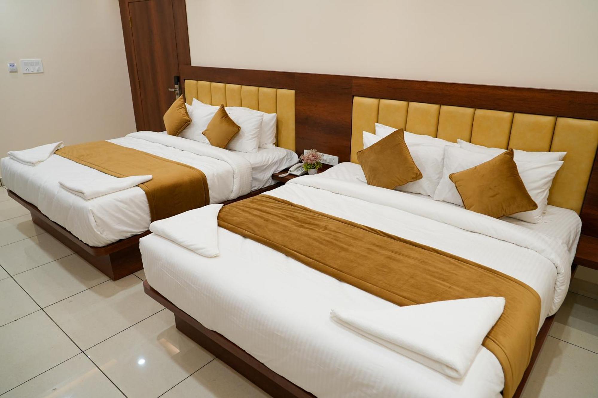 Sri Krishna Inn - Kempegowda Airport Bangalore Devanahalli Esterno foto